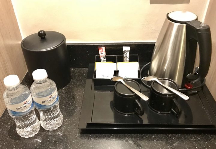 2018cebu_ベイフロントホテル　ケトルやお水など