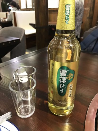 2018成都　寛窄巷子　四川料理店　雪花ビール